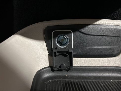 Used 2024 Chrysler Pacifica Touring-L image 33