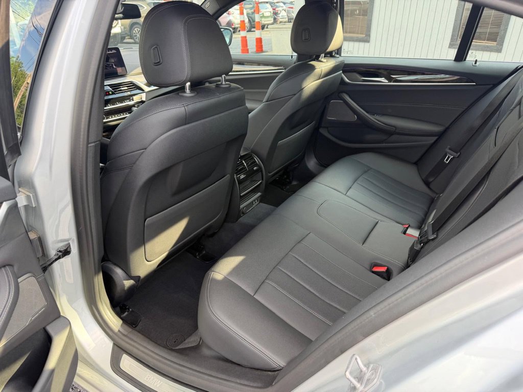 Used 2021 BMW 530i xDrive w/ Premium Package AWD/4WD image 17