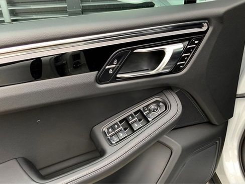 New 2025 Porsche Macan image 28