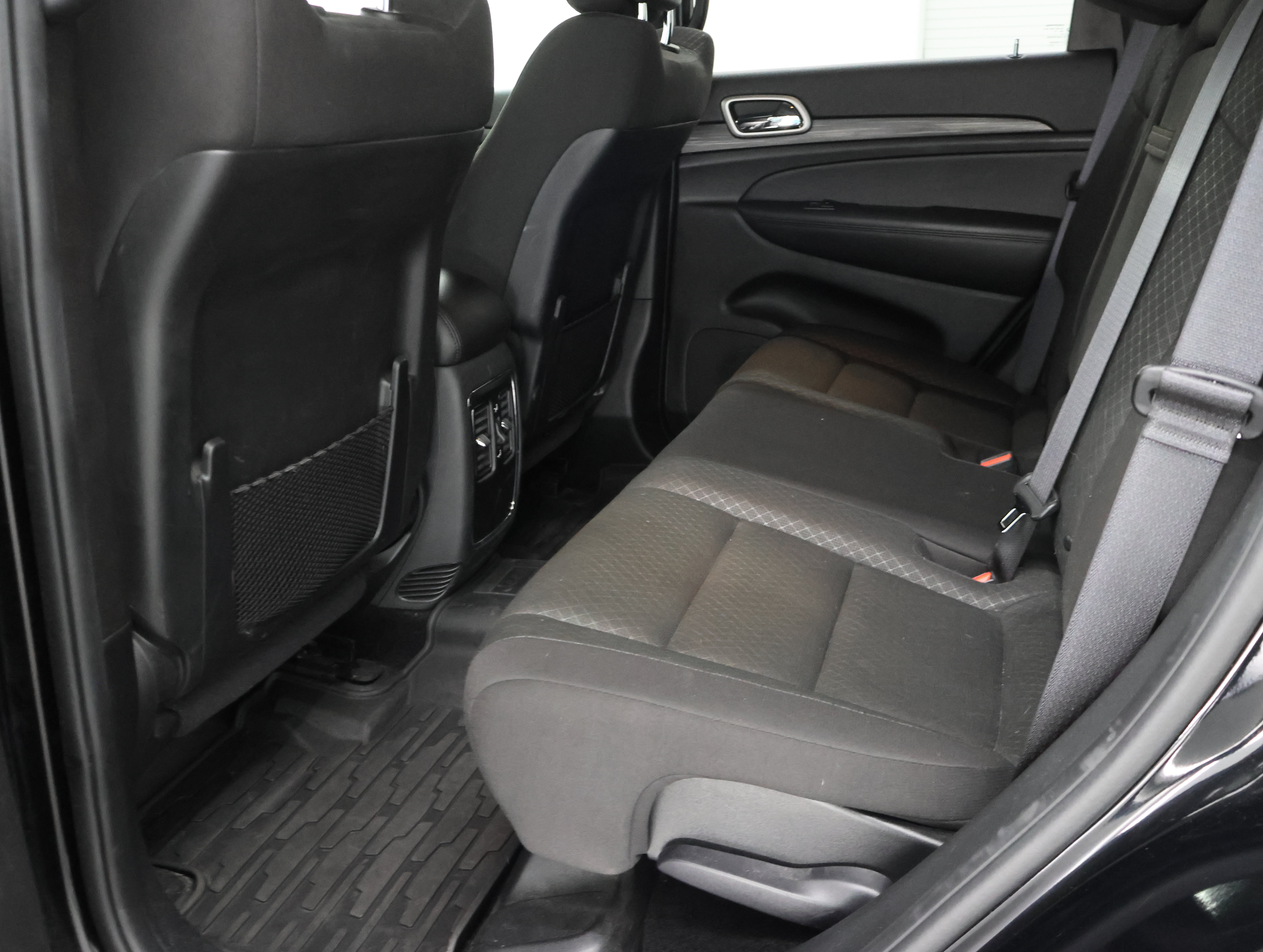 Used 2021 Jeep Grand Cherokee Laredo AWD/4WD image 34