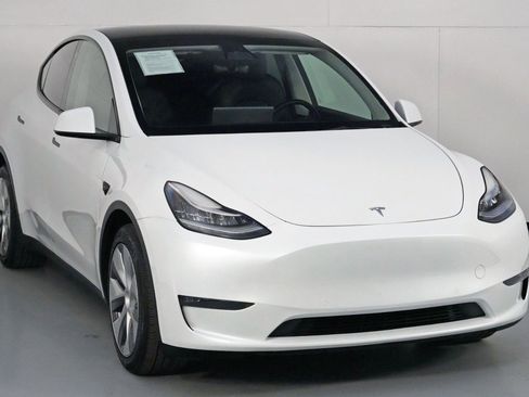 Used 2021 Tesla Model Y Long Range image 54