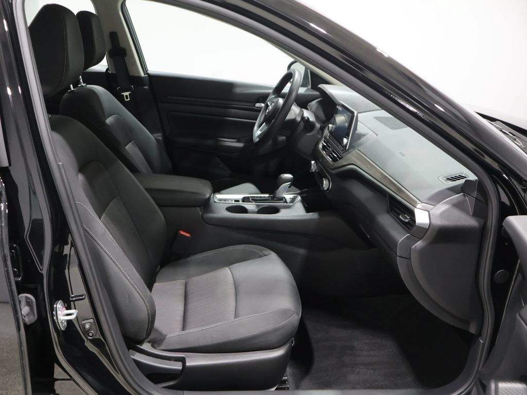 Used 2025 Nissan Altima 2.5 SV AWD/4WD image 23