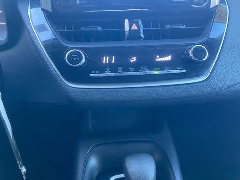 Used 2022 Toyota Corolla LE image 22