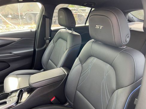 Used 2025 Buick Envista Sport Touring image 32