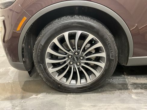 Used 2023 Lincoln Aviator 2WD w/ Premium Package image 6