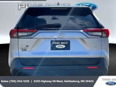 Used 2022 Toyota RAV4 LE image 4