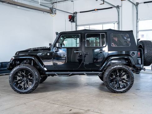 Used 2014 Jeep Wrangler Unlimited Rubicon w/ Connectivity Group image 8