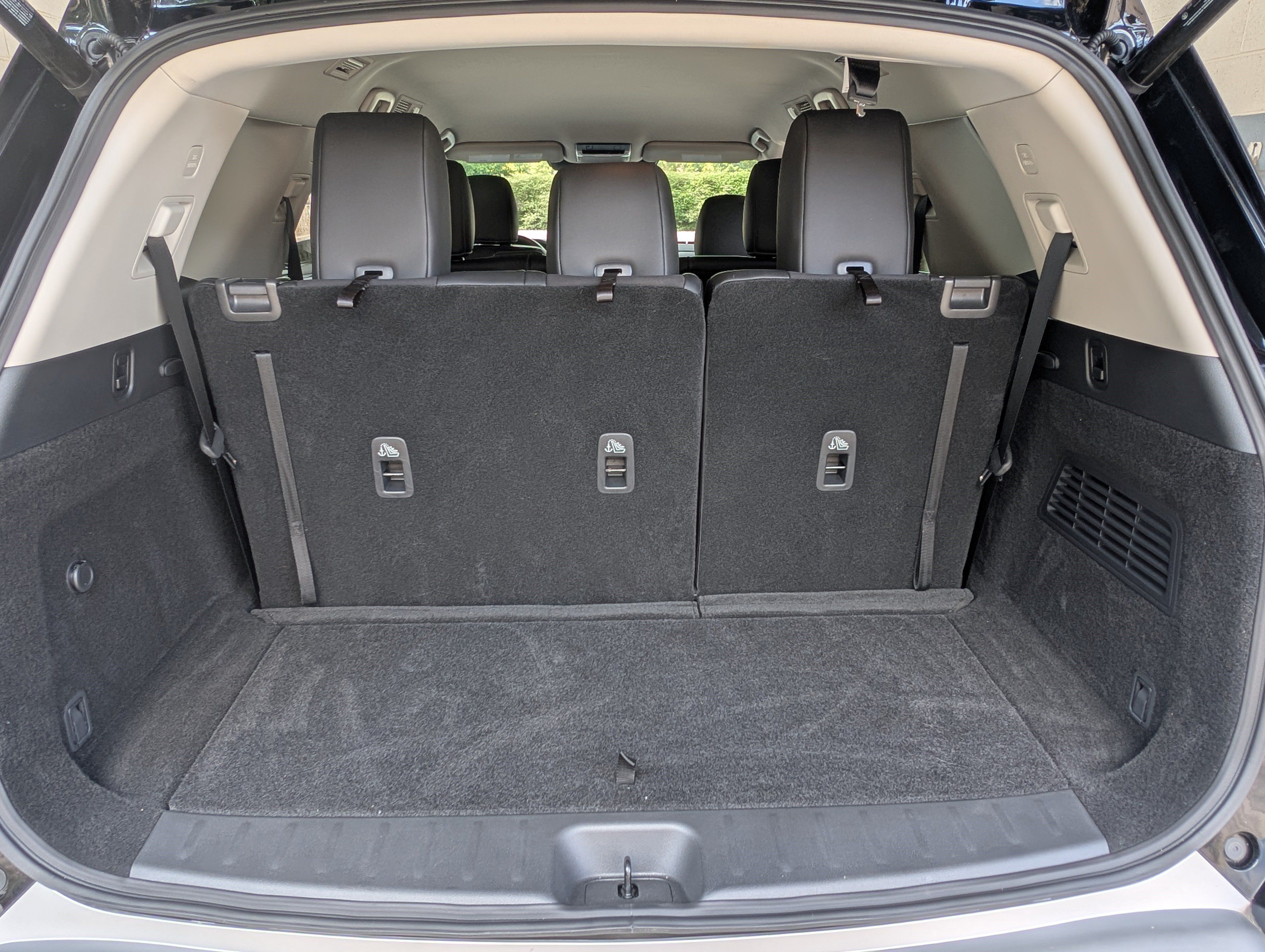 Used 2025 Nissan Pathfinder SL FWD image 19