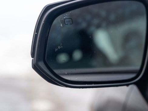 Used 2022 Toyota Sienna XLE Woodland Edition image 23