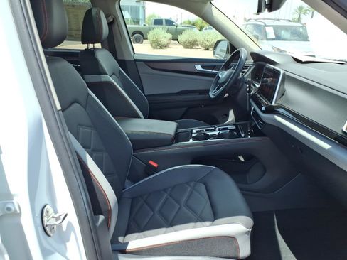 Certified 2025 Volkswagen Atlas Peak Edition SE AWD/4WD image 11