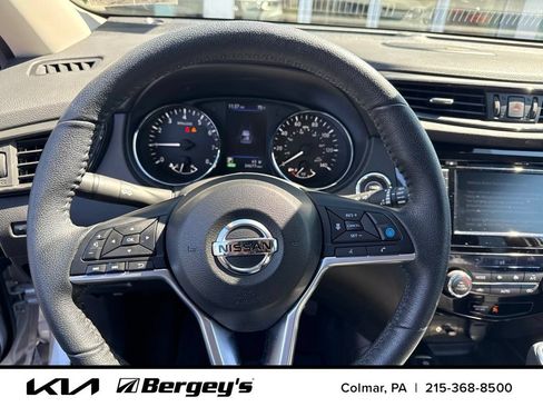 Used 2020 Nissan Rogue SL AWD/4WD image 11