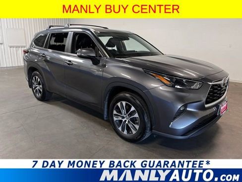 Used 2024 Toyota Highlander XLE AWD/4WD image 1