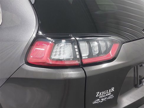 Used 2021 Jeep Cherokee Limited image 86