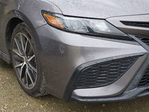 Used 2023 Toyota Camry SE FWD image 4