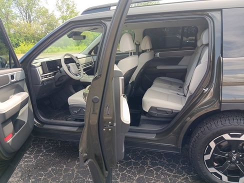 Used 2025 Hyundai Santa Fe SEL FWD image 11