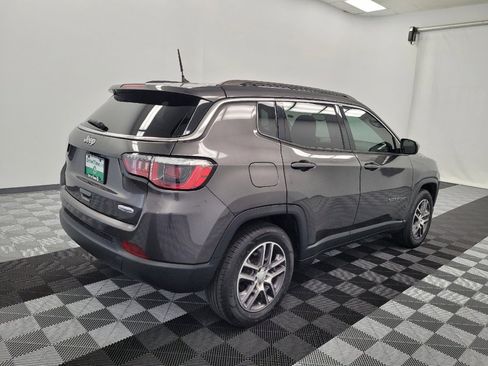 Used 2018 Jeep Compass Latitude FWD image 9