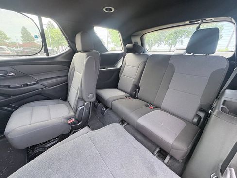 Used 2023 Chevrolet Traverse LT FWD image 8