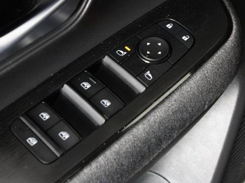Certified 2025 Nissan Kicks SV FWD image 22