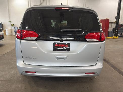 Used 2024 Chrysler Voyager LX image 5