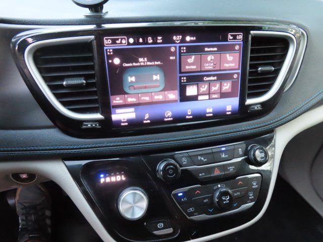 Used 2021 Chrysler Pacifica Touring-L FWD image 26