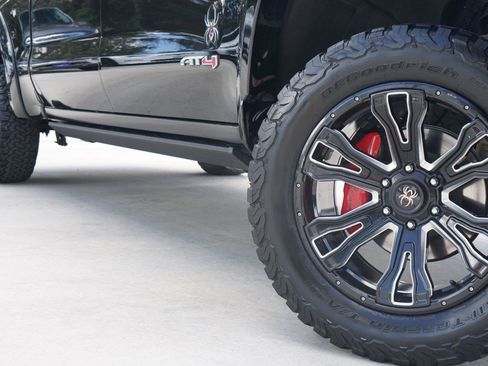 Used 2023 GMC Sierra 1500 AT4 w/ AT4 Premium Package AWD/4WD image 2