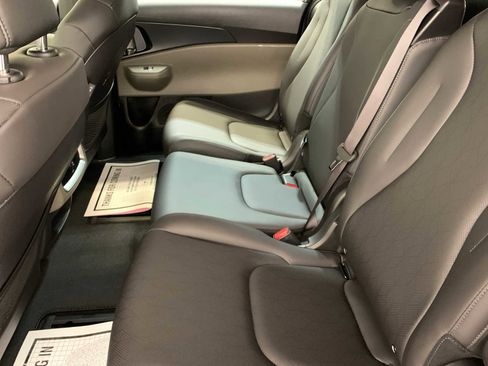 New 2026 Kia Carnival LXS image 5