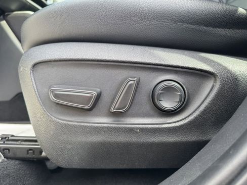 Used 2022 Toyota Highlander XLE AWD/4WD image 15