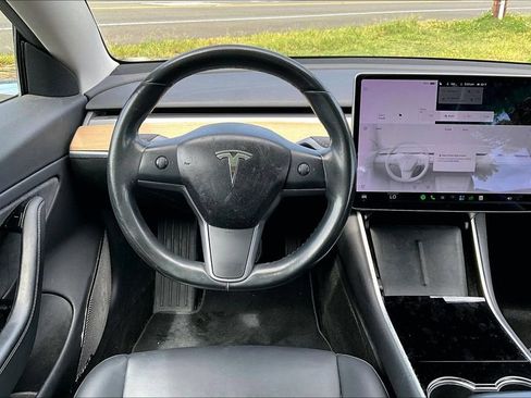 Used 2018 Tesla Model 3 Long Range RWD image 5