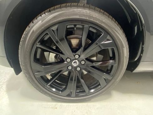 Certified 2025 Volvo XC60 B5 Ultra AWD/4WD image 5