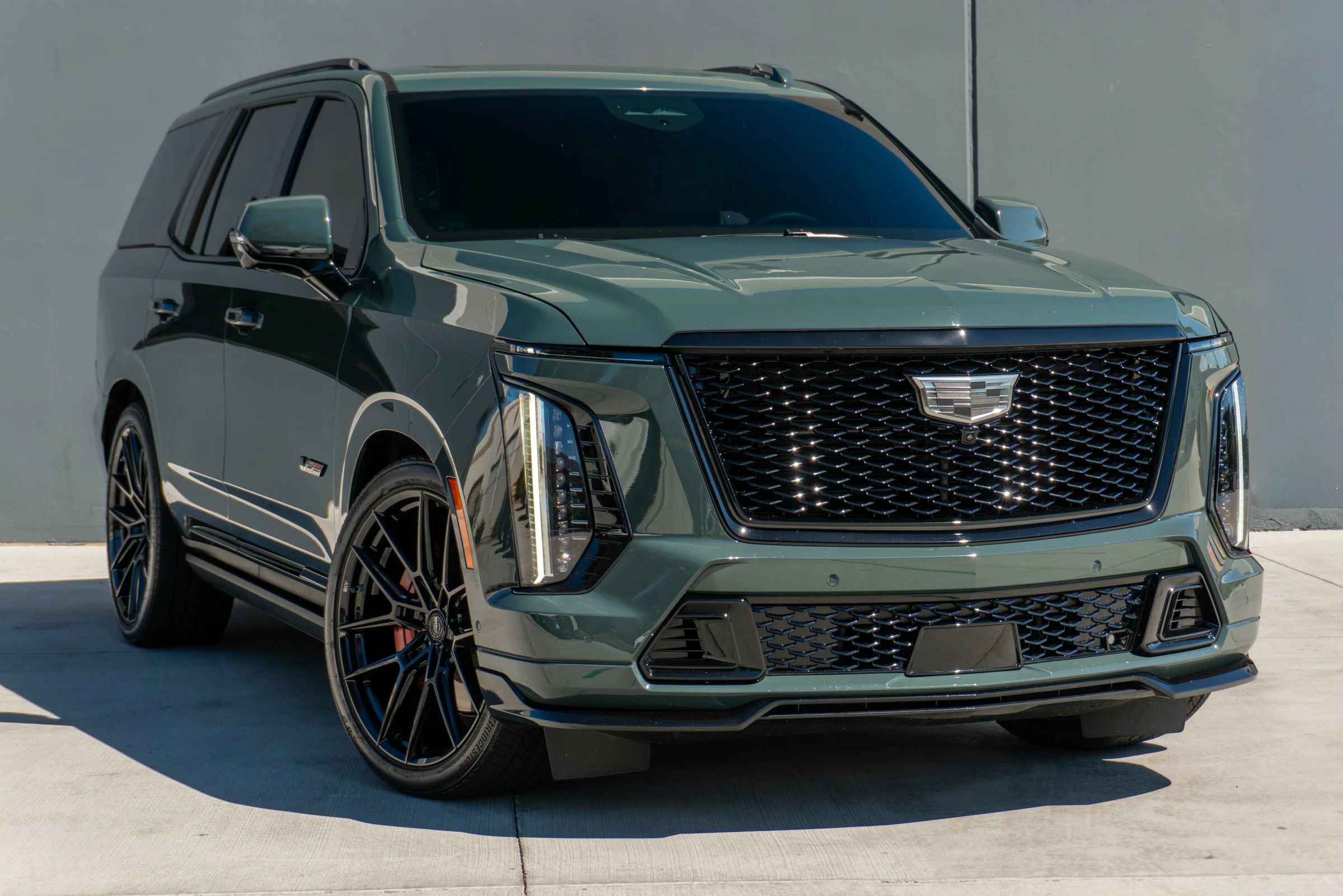 Used 2025 Cadillac Escalade V w/ LPO, ONYX Package AWD/4WD image 5