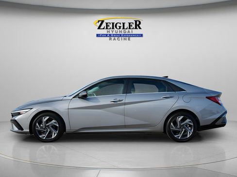 Certified 2025 Hyundai Elantra SEL image 4