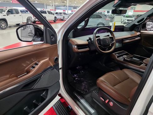 New 2026 Lincoln Navigator Reserve image 12