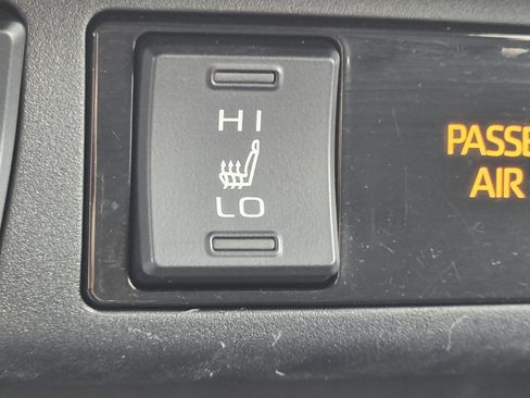 Certified 2019 Toyota RAV4 XLE w/ Convenience Package AWD/4WD image 7