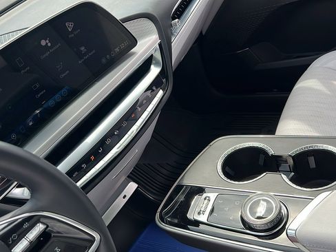 Used 2024 Cadillac Lyriq Sport image 23