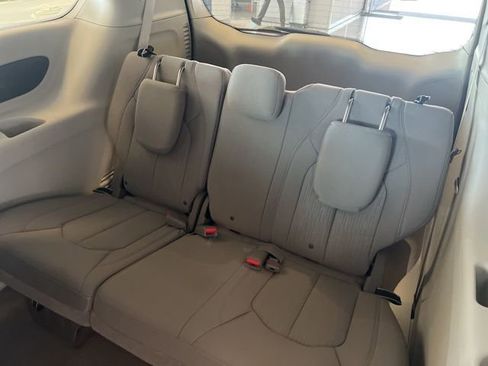 Used 2021 Chrysler Voyager LX image 19