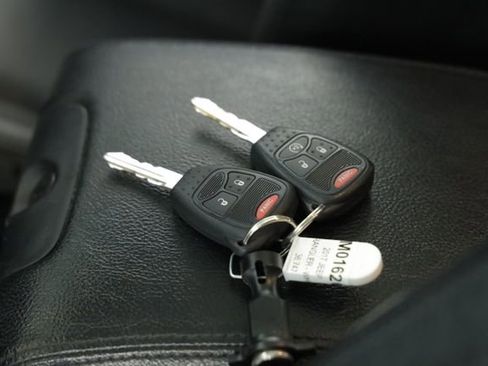 Used 2017 Jeep Wrangler Unlimited Sahara image 31