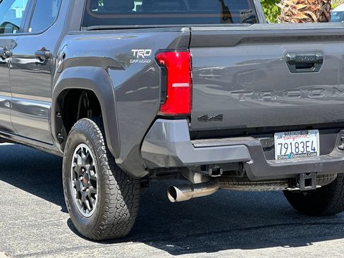 Used 2025 Toyota Tacoma TRD Off-Road AWD/4WD image 5