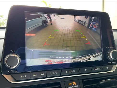 Used 2025 Nissan Altima 2.5 SV image 13