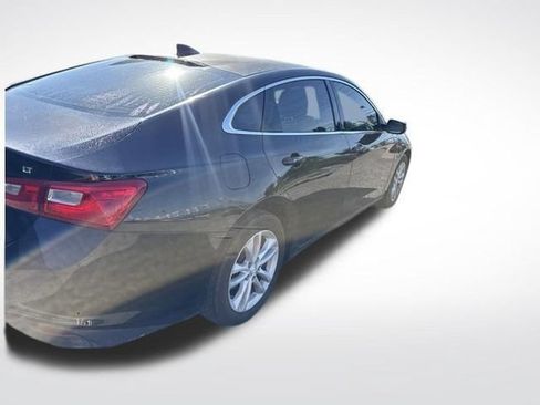 Used 2016 Chevrolet Malibu LT w/ Leather Package FWD image 2