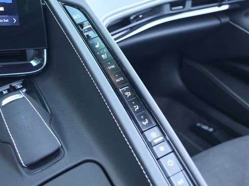 Used 2025 Chevrolet Corvette Stingray Premium Conv w/ Z51 Performance Package RWD image 29