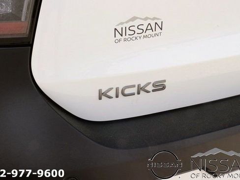New 2025 Nissan Kicks SV w/ Charging Package FWD image 8