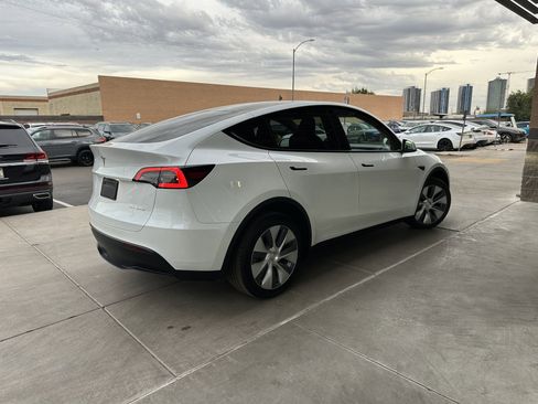 Used 2023 Tesla Model Y Long Range image 3