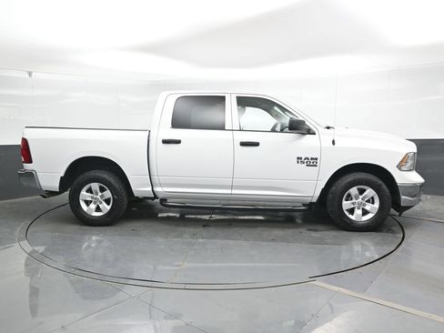 Used 2022 RAM 1500 Classic SLT AWD/4WD image 3
