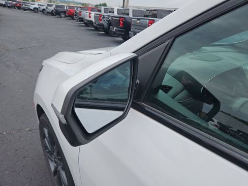 Used 2022 Chevrolet Equinox RS w/ RS Leather Package FWD image 11