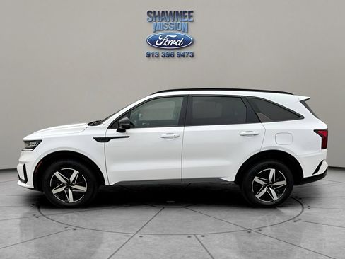 Used 2022 Kia Sorento EX w/ Panoramic Sunroof Package image 8
