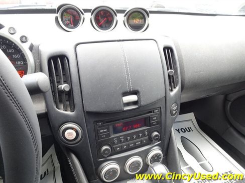 Used 2015 Nissan 370Z Coupe RWD image 17