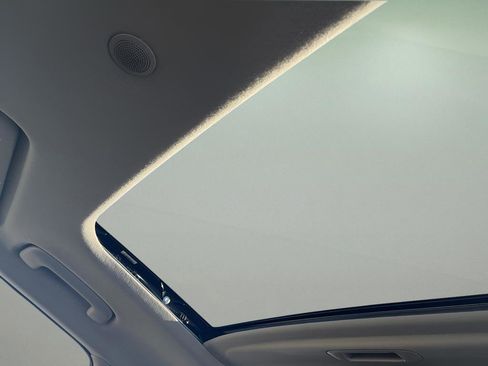 Used 2023 Hyundai Venue SEL image 15