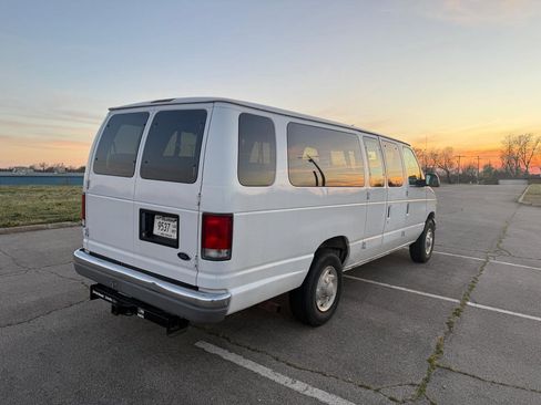 Used 2001 Ford E-350 and Econoline 350 Club Wagon image 5
