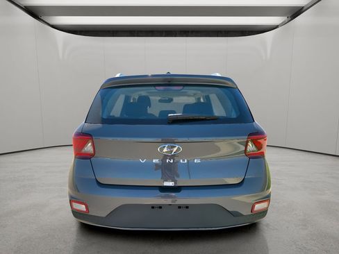 Used 2025 Hyundai Venue SEL image 4