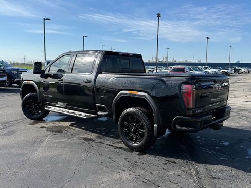 Used 2024 GMC Sierra 2500 AT4 w/ AT4 Preferred Package AWD/4WD image 3